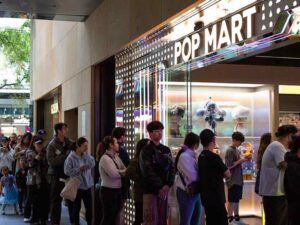 Pop Mart's 旗下的Labubu 如何風靡社群，讓全球父母陷入搶購大作戰？