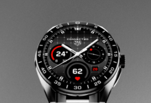 TAG Heuer Connected Calibre E5 在核心功能上毫不妥協，具備全面的健康與健身追蹤能力。其背面感測器陣列可監測心率、血氧、睡眠品質等多項生理數據。此外，更內建指南針、加速度計、陀螺儀、氣壓計與雙頻 GNSS，確保更精準的 GPS 定位，滿足各種專業與日常需求。