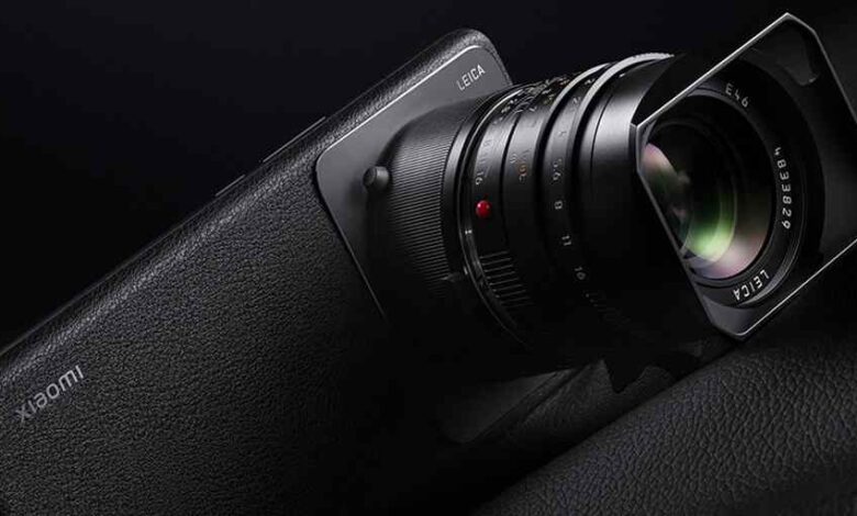 小米 17 Ultra 的關鍵決策：移除副屏以換取核武級的 200MP 潛望長焦鏡頭，結合 Snapdragon 8 Elite Gen 5 處理器，展現其專注成為純粹移動影像王者的「減法哲學」。